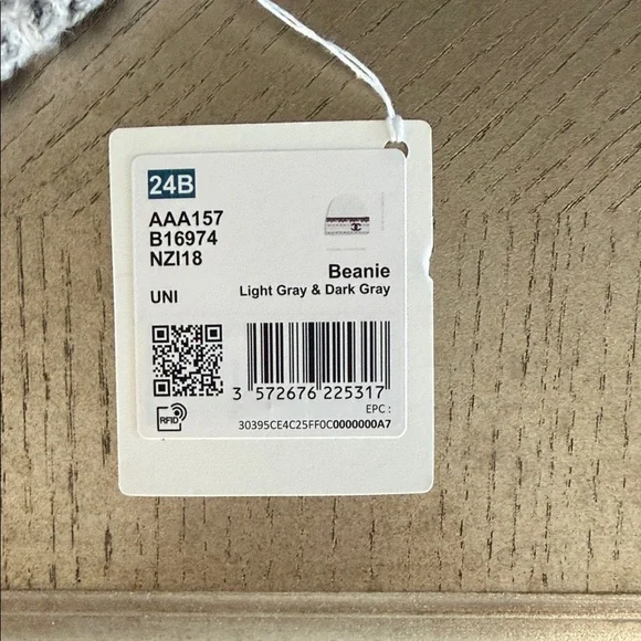 CHANEL Light Gray Knit Hat with Logo BNWT - Picture 5 of 5